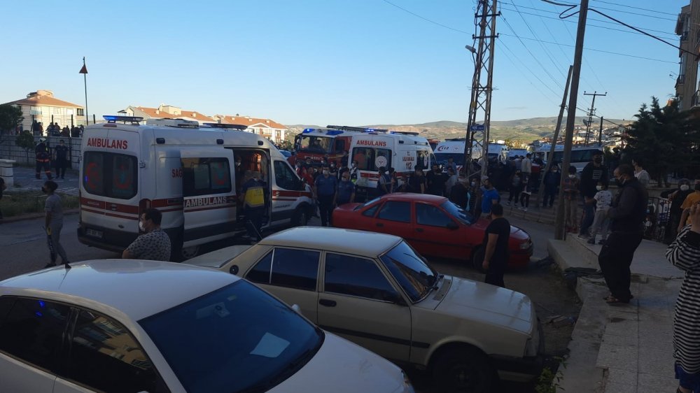 Ankara'da yangın paniği! 8 kişi dumandan etkilendi