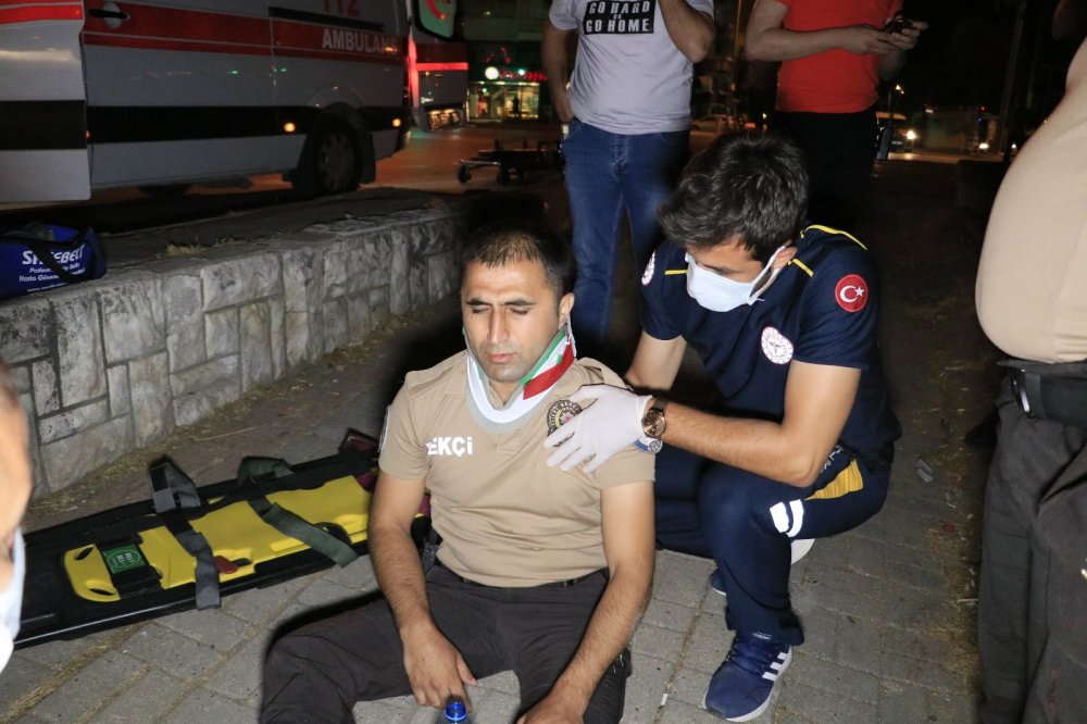 Drift atan otomobil bekçiye çarpıp kaçtı