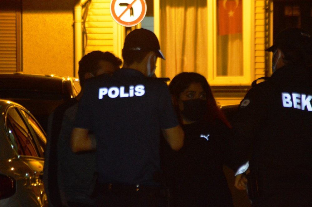 Eşini sokak ortasında kurşun yağmuruna tuttu