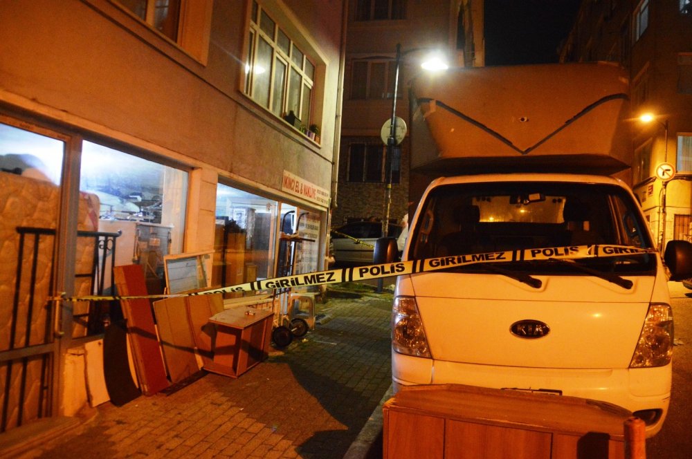 Eşini sokak ortasında kurşun yağmuruna tuttu