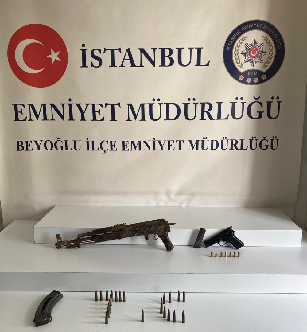 Televizyon kutusundan kaleşnikof çıktı