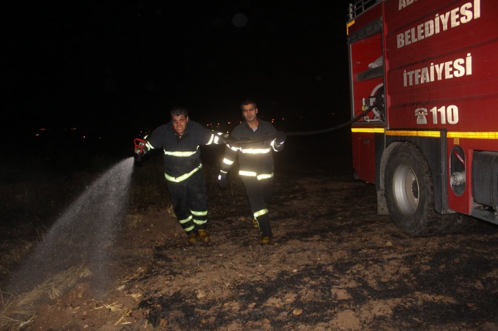 50 dönümlük tarla alev alev yandı