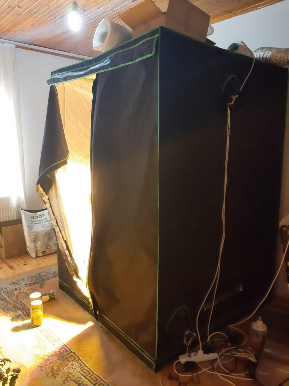 Konya'da 2 günde 5 uyuşturucu operasyonu! Balkonu ve dolabı kenevir serasına çevirdiler