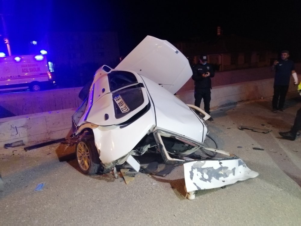 Aksaray'da feci kaza! Cipin çarptığı aracın camından alt geçide düşen genç sürücü öldü
