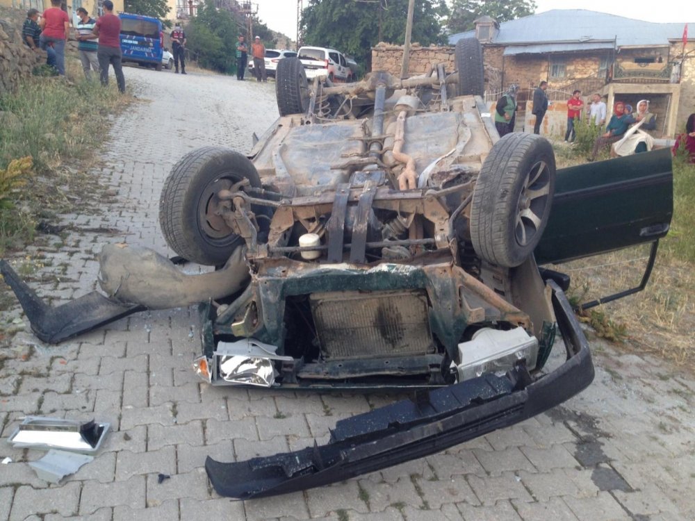 Konya’da otomobil 2 metrelik duvardan takla attı! 2 yaralı