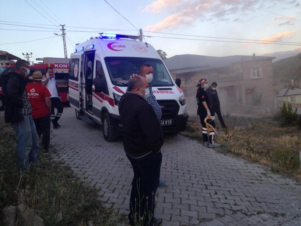 Konya’da otomobil 2 metrelik duvardan takla attı! 2 yaralı