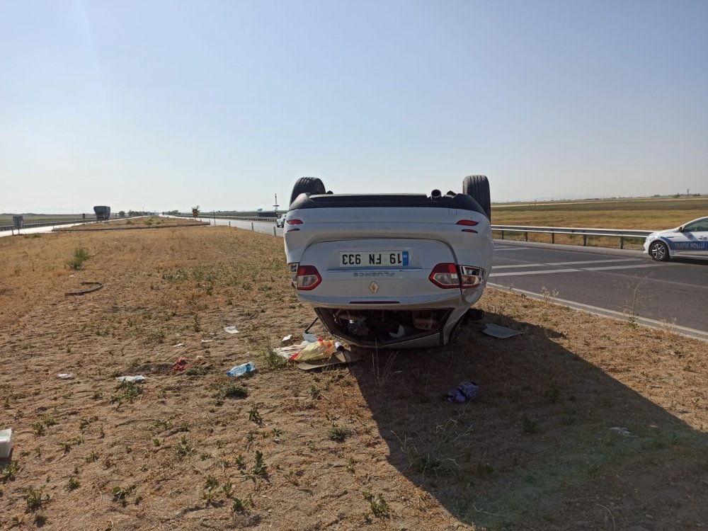 Konya'da otomobil refüje takla attı! 3 yaralı