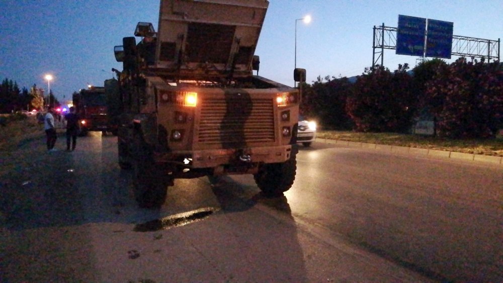 Havaalanı kavşağında feci kaza! 'Kirpi'nin çarptığı 2 araçta 2 ölü 5 yaralı