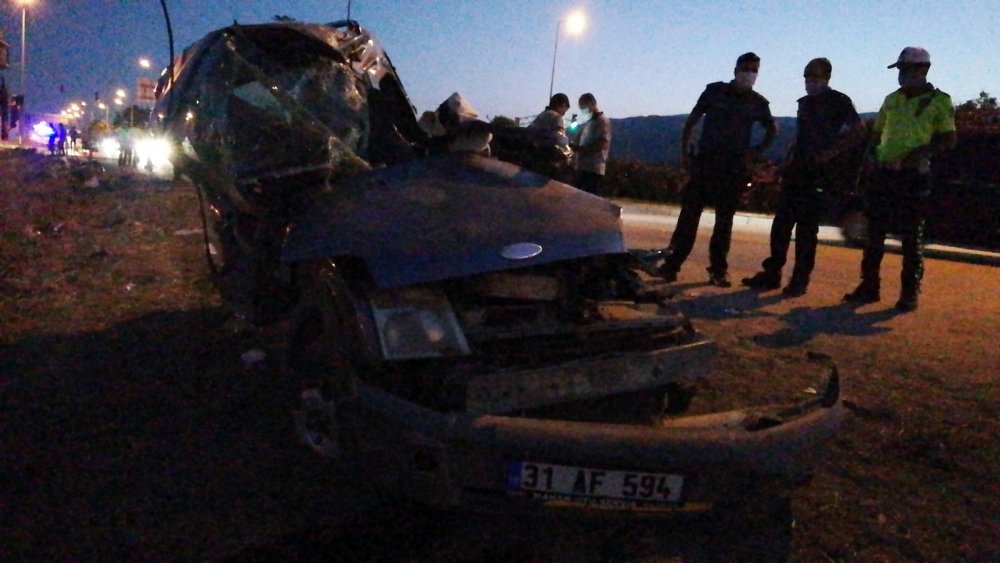 Havaalanı kavşağında feci kaza! 'Kirpi'nin çarptığı 2 araçta 2 ölü 5 yaralı