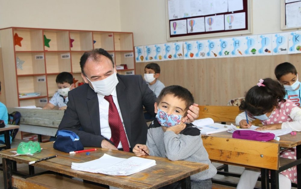 Kayseri'de okullarda ders zili çaldı! Okullar öğrencilere hasret kalmış