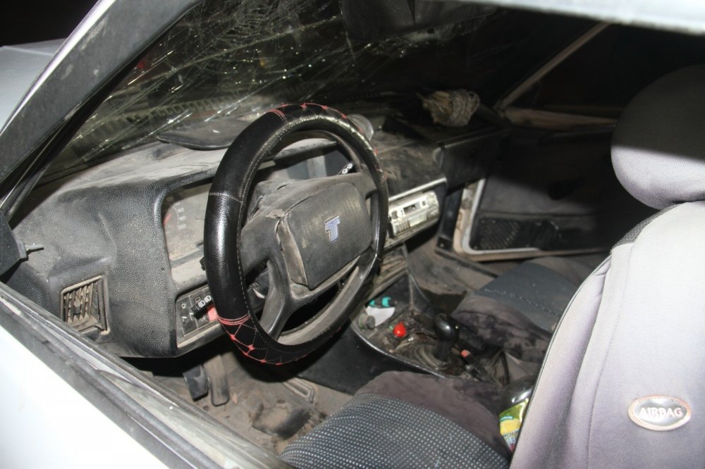 Sen istediğin kadar dikkat et! Konya'da lambada bekleyen yepyeni araca arkadan çarptılar