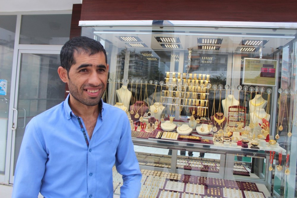 Antalya'nın en talihsiz kuyumcusu! Soyguncuların uğrak mekanı oldu