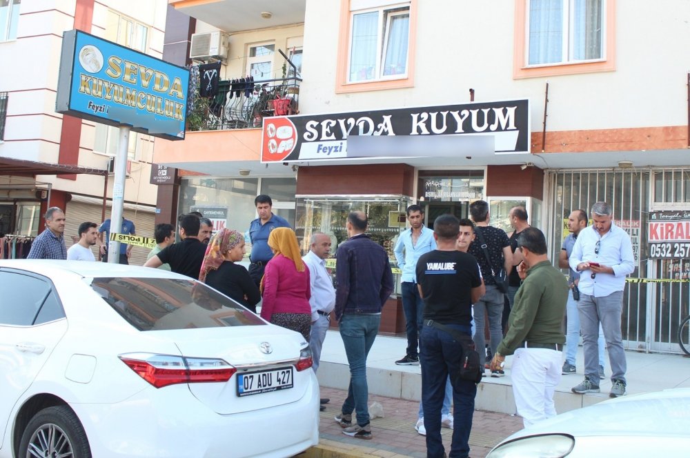 Antalya'nın en talihsiz kuyumcusu! Soyguncuların uğrak mekanı oldu