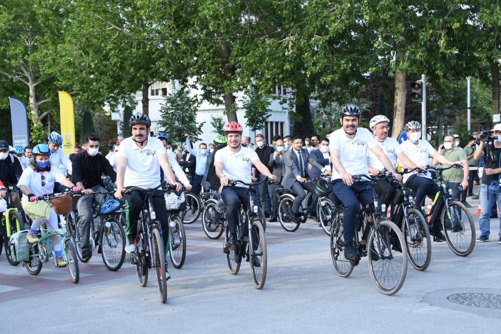 Bakan Kurum Konya Meram Yeni Yol'da bisikletle tur attı