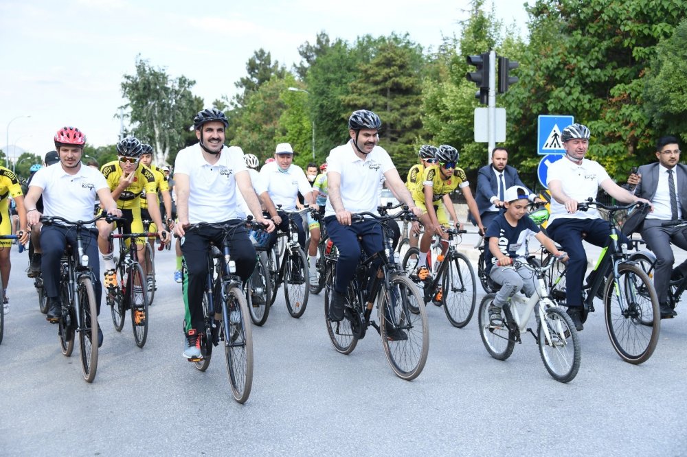 Bakan Kurum Konya Meram Yeni Yol'da bisikletle tur attı