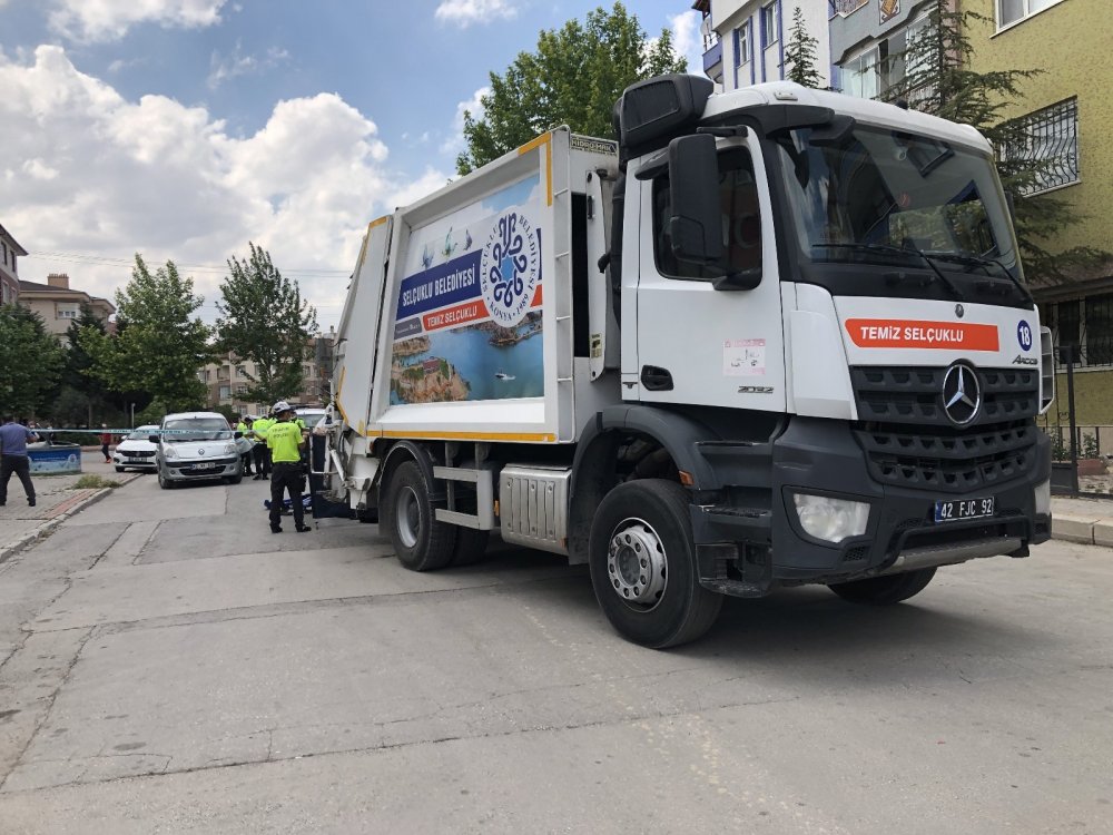 Şehir merkezinde çöp kamyonu kadını altına aldı! Konya'da feci ölüm!