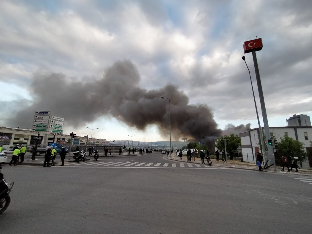Ankara'daki iş merkezi yangını 7 saatte kontrol altına alındı