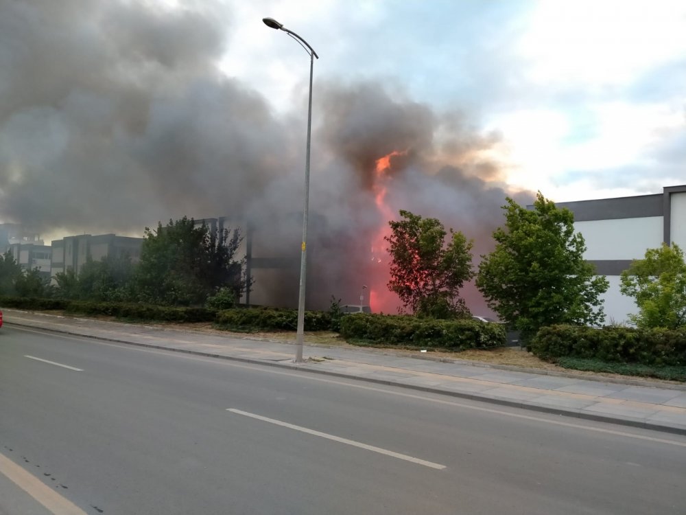 Ankara'daki iş merkezi yangını 7 saatte kontrol altına alındı