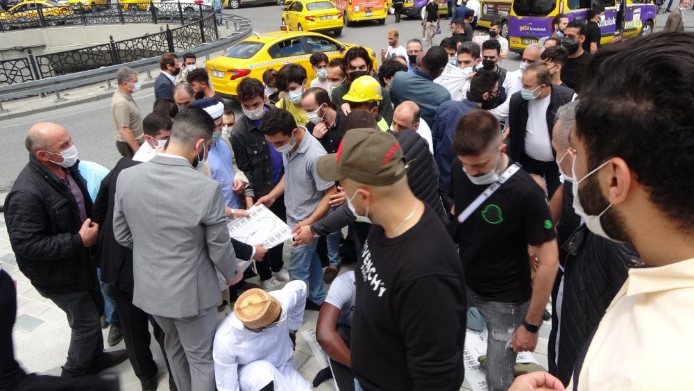 Cuma namazında Taksim Camii'ne akın ettiler