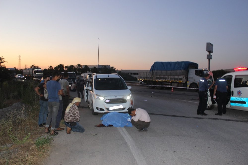 Salihli'de takla atan otomobilden fırlayan sürücü feci şekilde can verdi