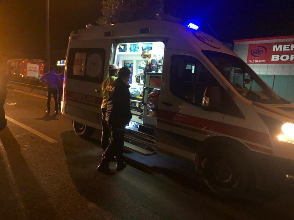 Ankara’da otomobil minibüsle çarpıştı! 3 yaralı