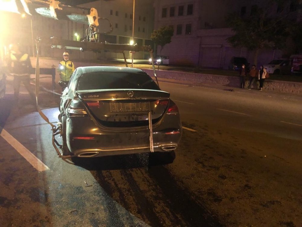 Ankara’da otomobil minibüsle çarpıştı! 3 yaralı