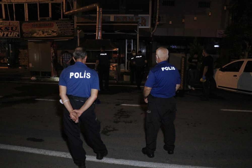 Kebapçıya kalaşnikof ve tabancalı saldırı! Camı çerçeveyi indirdiler