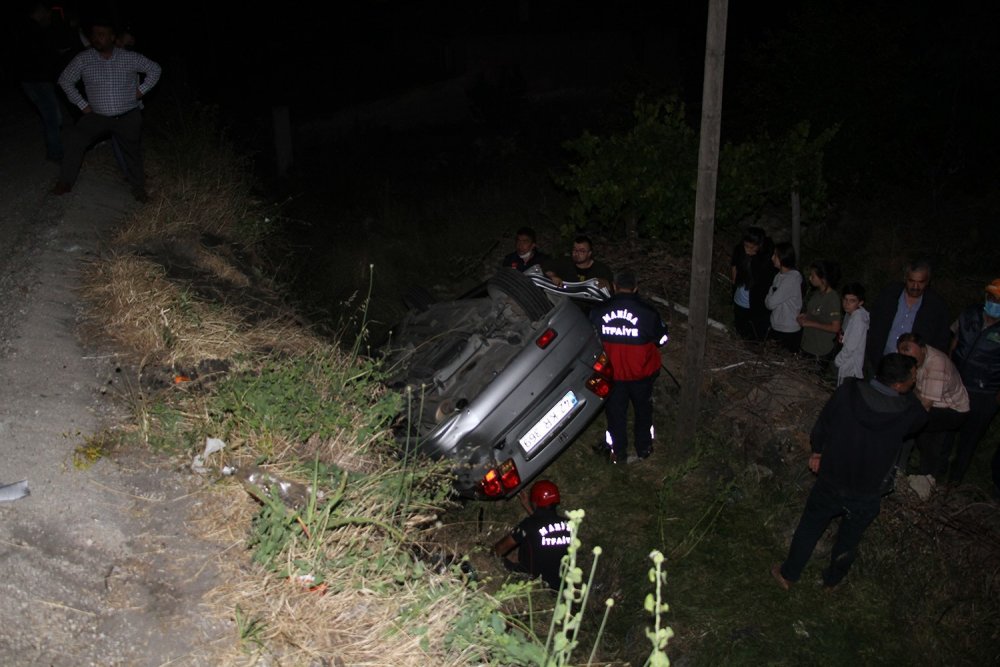 Konya plakalı otomobil Kula'da bariyerleri aşarak uçuruma düştü! 3 ağır yaralı