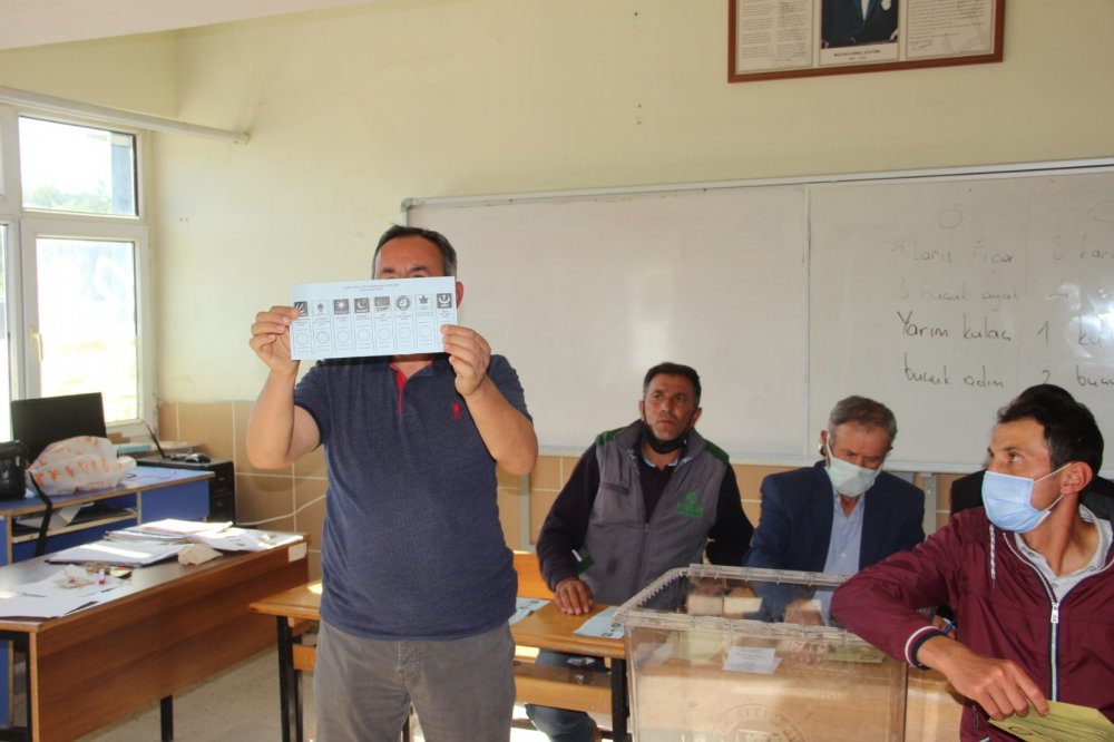 Güney'de seçimi 1021 oyla Erol Karabacak kazandı