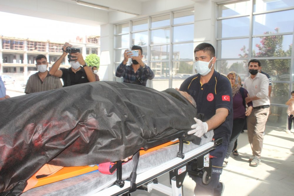 Adıyaman'da iki otomobil kafa kafaya çarpıştı! 3 yaralı