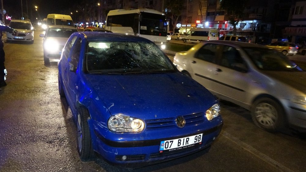 Antalya'da alkollü sürücü 5 araç ve 5 yayaya çarptı!