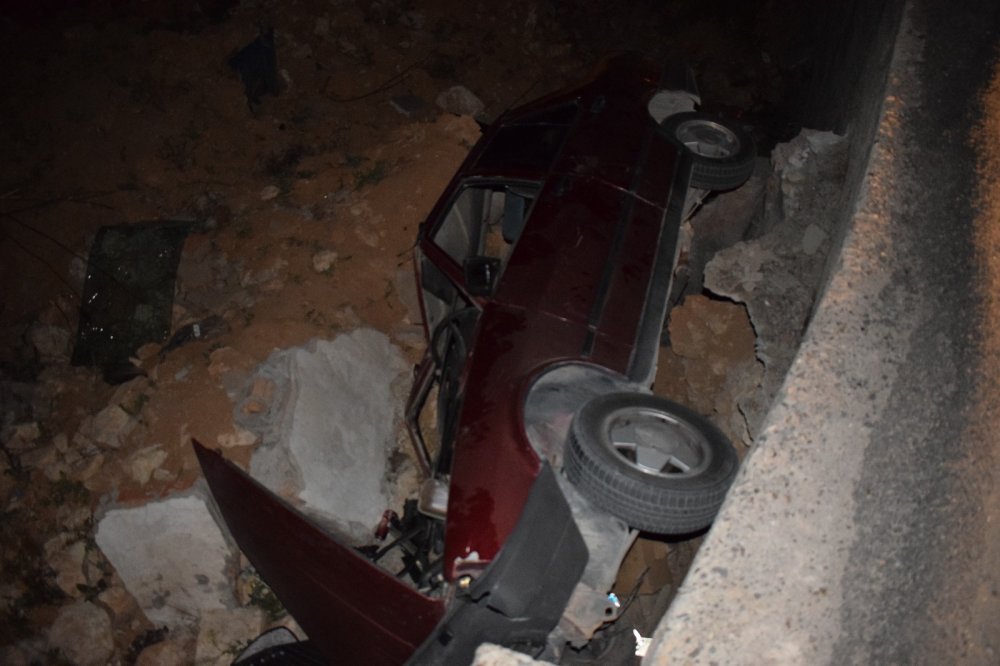 Malatya'da otomobil şarampole uçtu! 1’i polis 2 yaralı