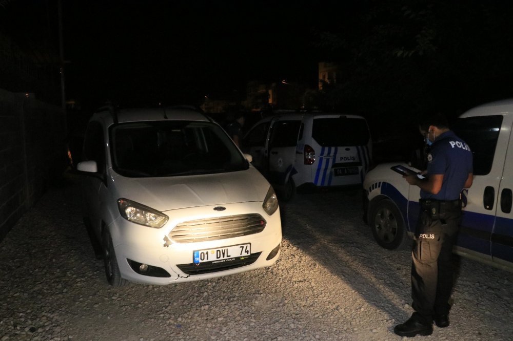 Açık bagajda silahlı kavgaya giderken polise denk geldiler