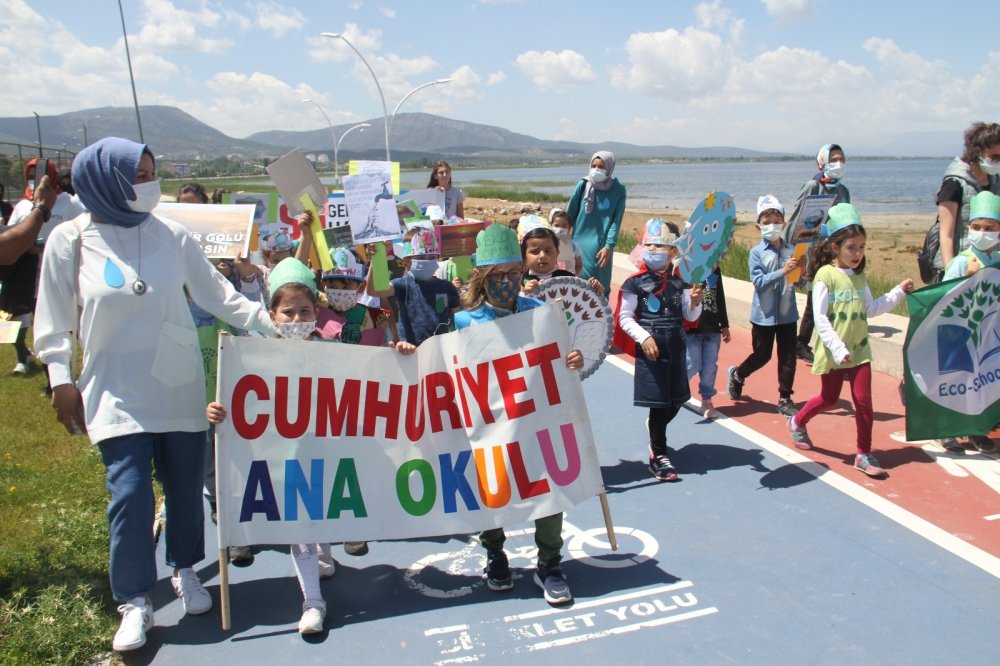 Anaokulu öğrencilerinden anlamlı çağrı: ‘Beyşehir Gölü kurumasın hayat durmasın’