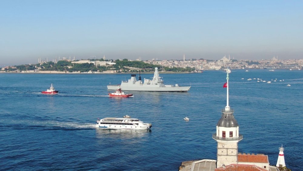 İngiliz savaş gemisi Sarayburnu’nda