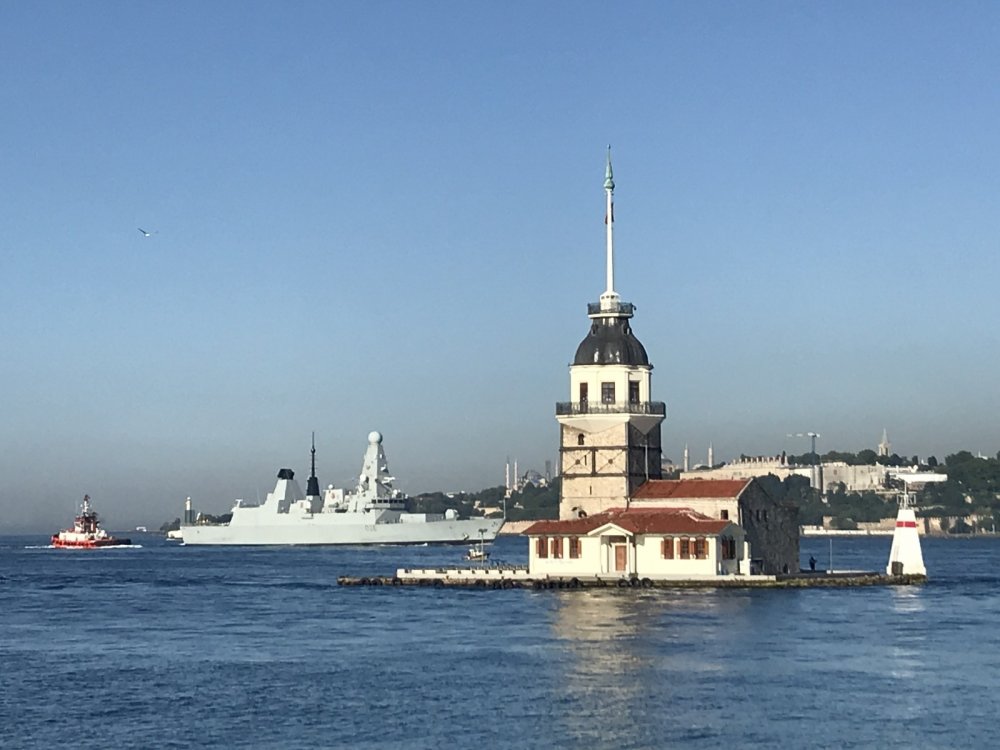 İngiliz savaş gemisi Sarayburnu’nda