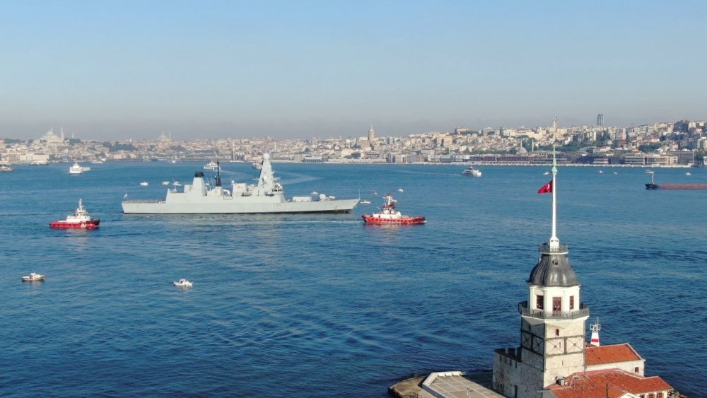 İngiliz savaş gemisi Sarayburnu’nda