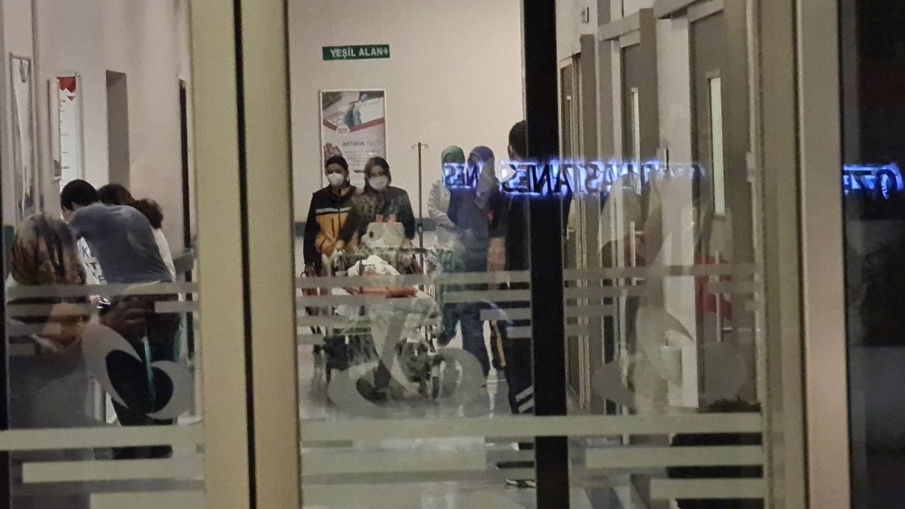 Apartmanın son katından düşen 4 yaşındaki kız çocuğu ağır yaralandı