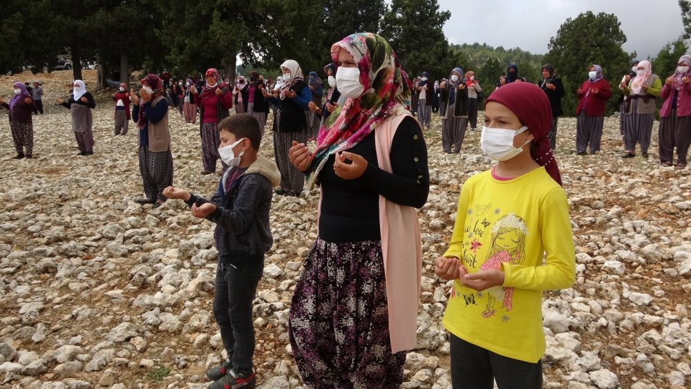 Yörükler Yapraklı Tepesi'nde yağmur duasına çıktı