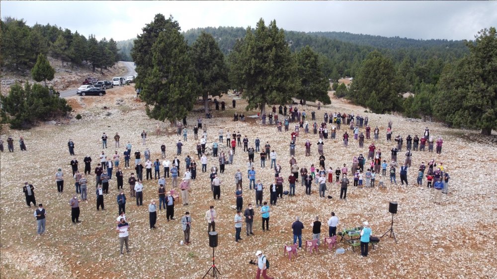 Yörükler Yapraklı Tepesi'nde yağmur duasına çıktı