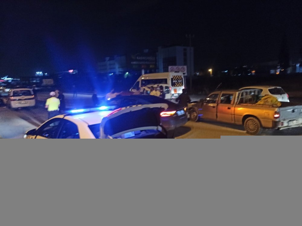 Ankara’da kaza nedeniyle yavaşlayan trafikte 3 araç daha birbirine girdi!