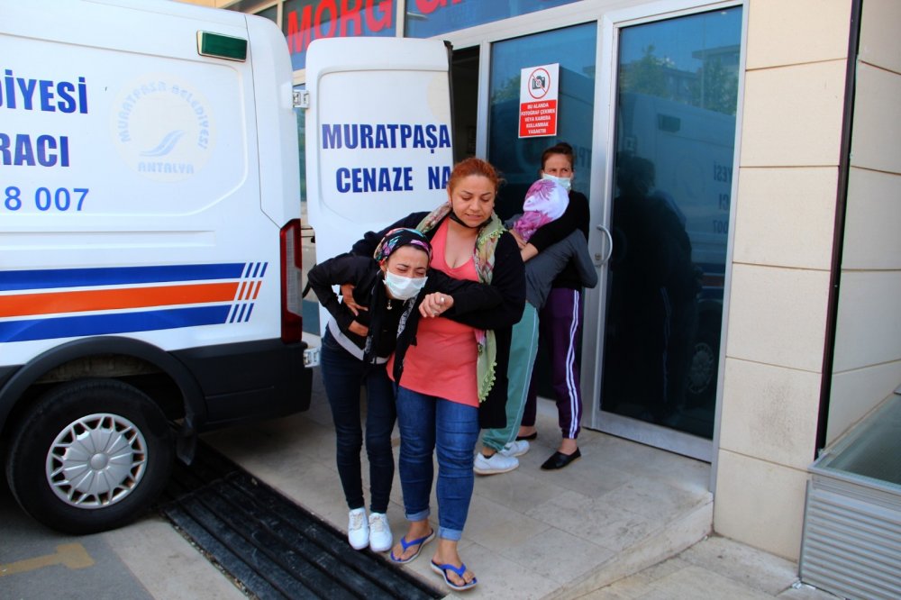 Yaya geçidinde otomobilin çarptığı minik Duru kurtarılamadı! Ailenin gözyaşları yürek dağladı