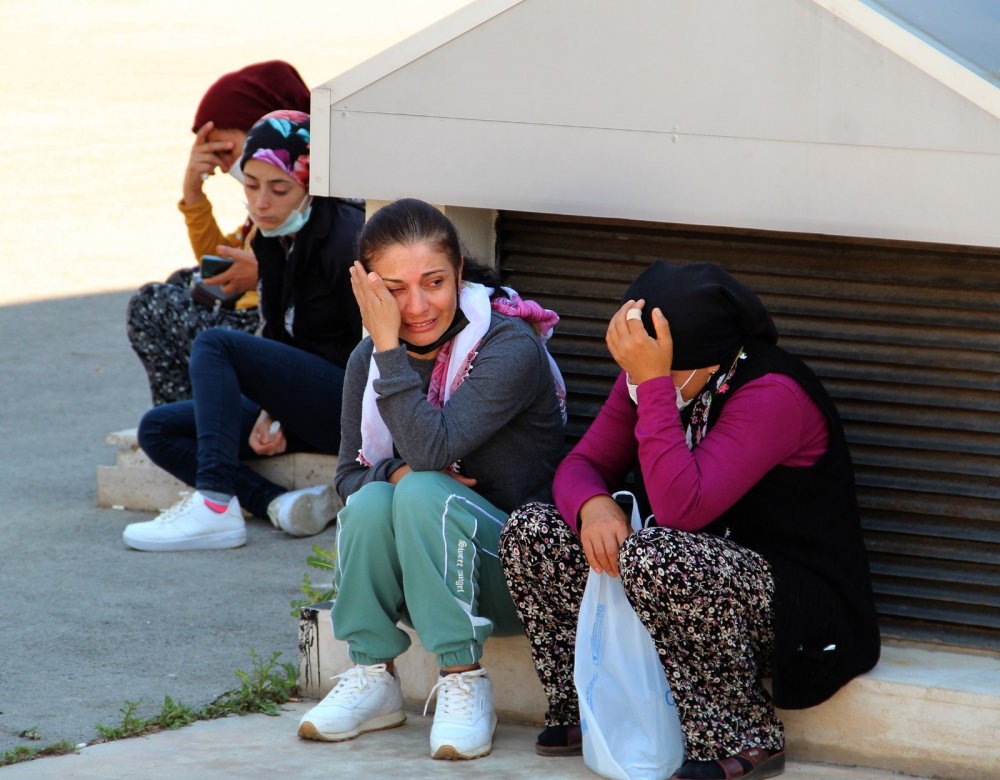 Yaya geçidinde otomobilin çarptığı minik Duru kurtarılamadı! Ailenin gözyaşları yürek dağladı