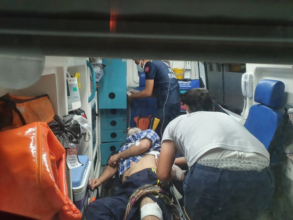 Adana'da 17 yaşındaki genç üvey babasını sırtından ve bacağından bıçakladı