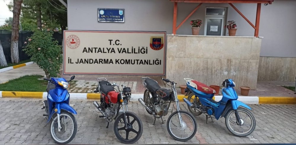 Antalya'da motosiklet hırsızları yakalandı! 4 motosiklet sahiplerine teslim edildi