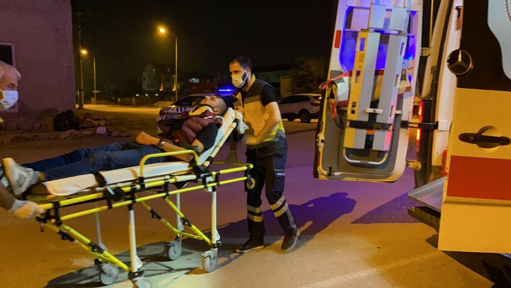 İnegöl'de çarpışan iki otomobil savruldu! 3 yaralı