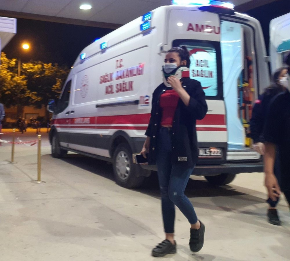 İnegöl'de çarpışan iki otomobil savruldu! 3 yaralı