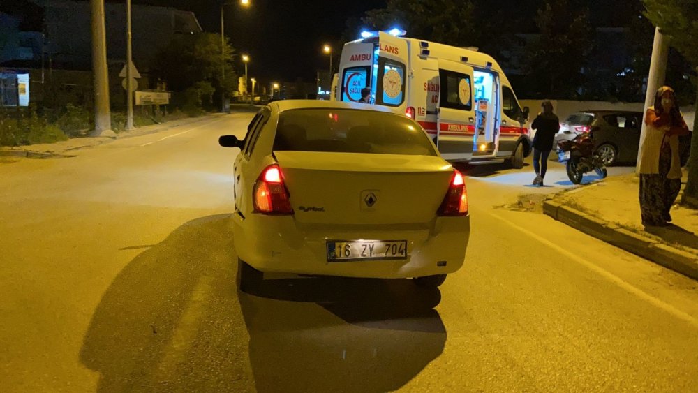 İnegöl'de çarpışan iki otomobil savruldu! 3 yaralı