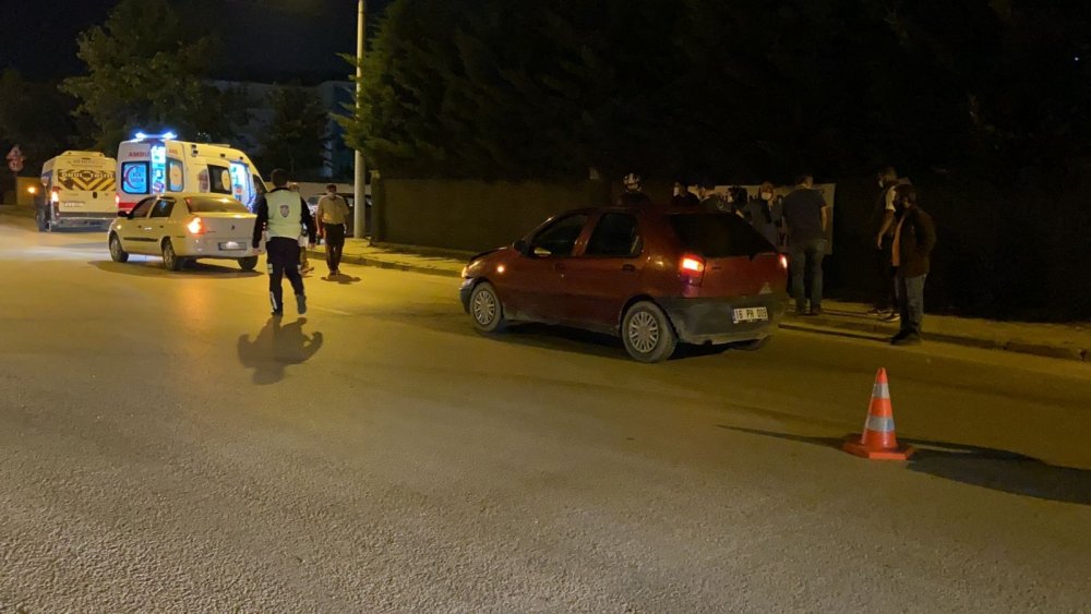 İnegöl'de çarpışan iki otomobil savruldu! 3 yaralı