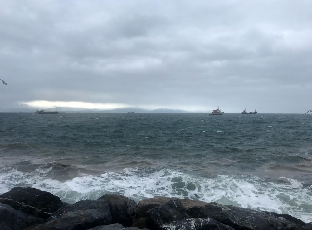 İstanbul Boğazı'nda sular durulmuyor! Müsilaj ve fırtına